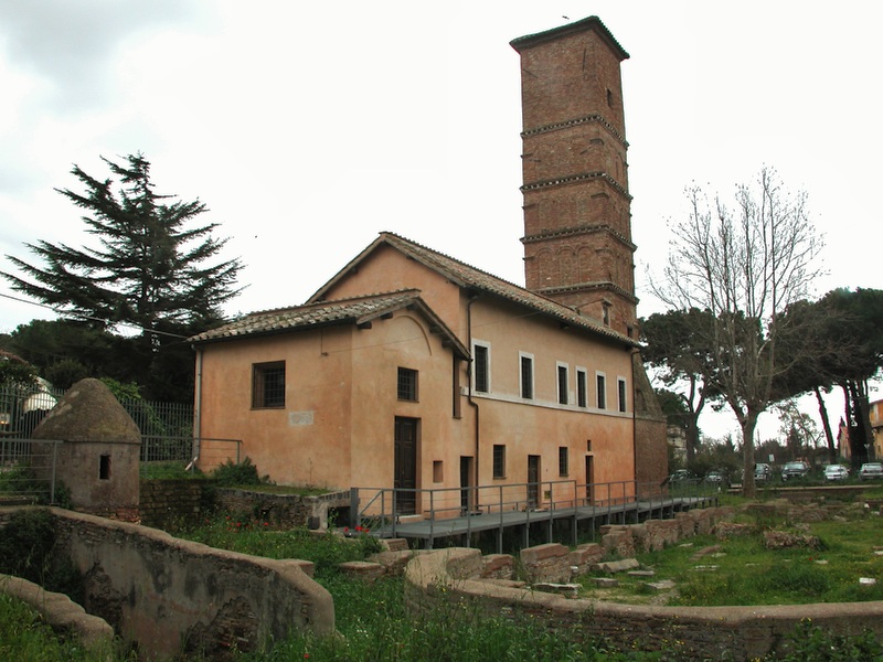 St. Hippolytus Basilica: in the foreground the archaeological excavation, in the background the Romanesque bell tower